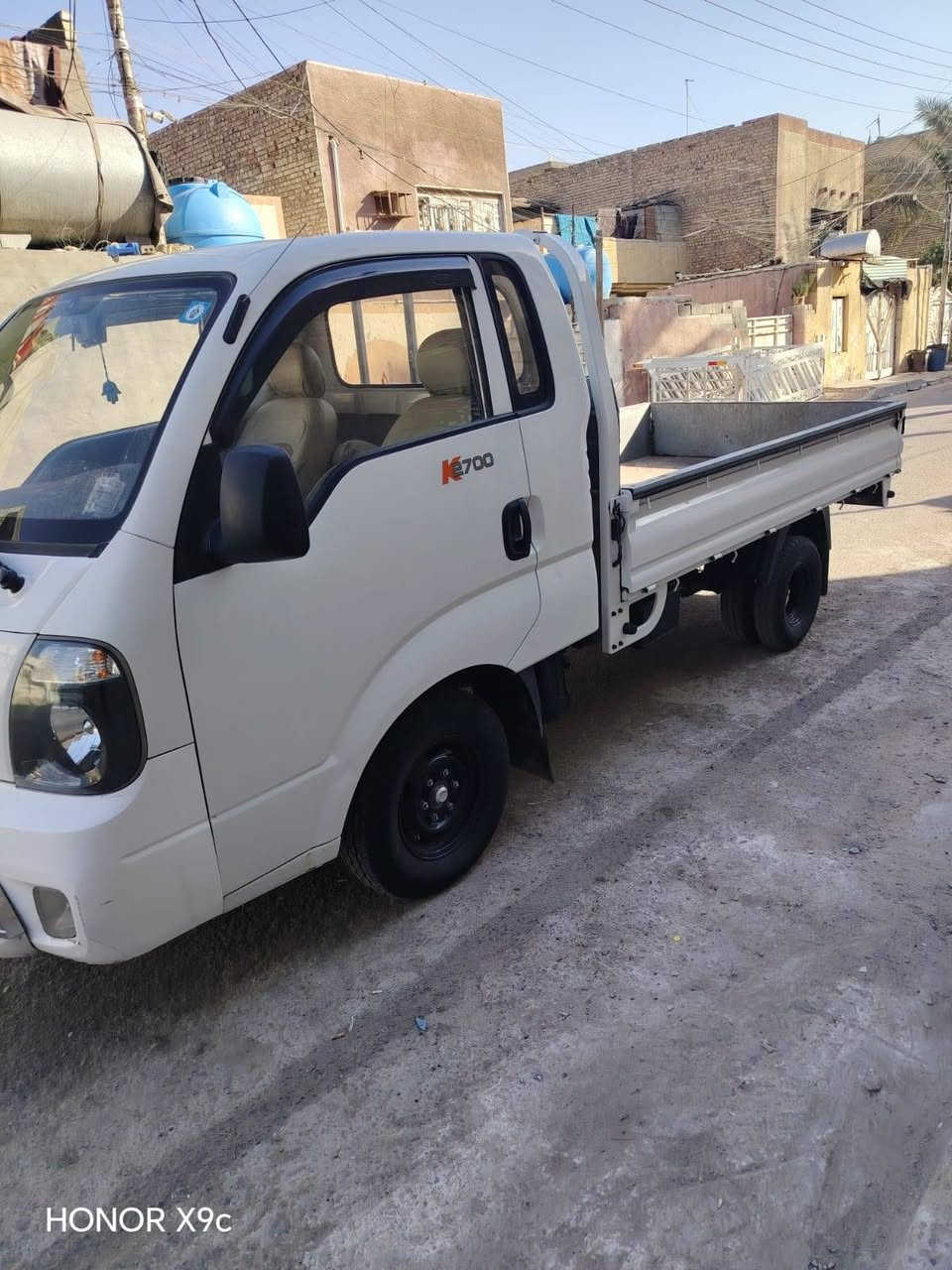 السلام عليكم كيا للبيع 2700 موديل 16 سياره مقفوله من ضربه من صبغ رقم شاصي تبريد شغال سياره جاهزه تحويل مباشر المكان بغداد السعر 115 وبيها مجال *********** مكلف بالنشر
