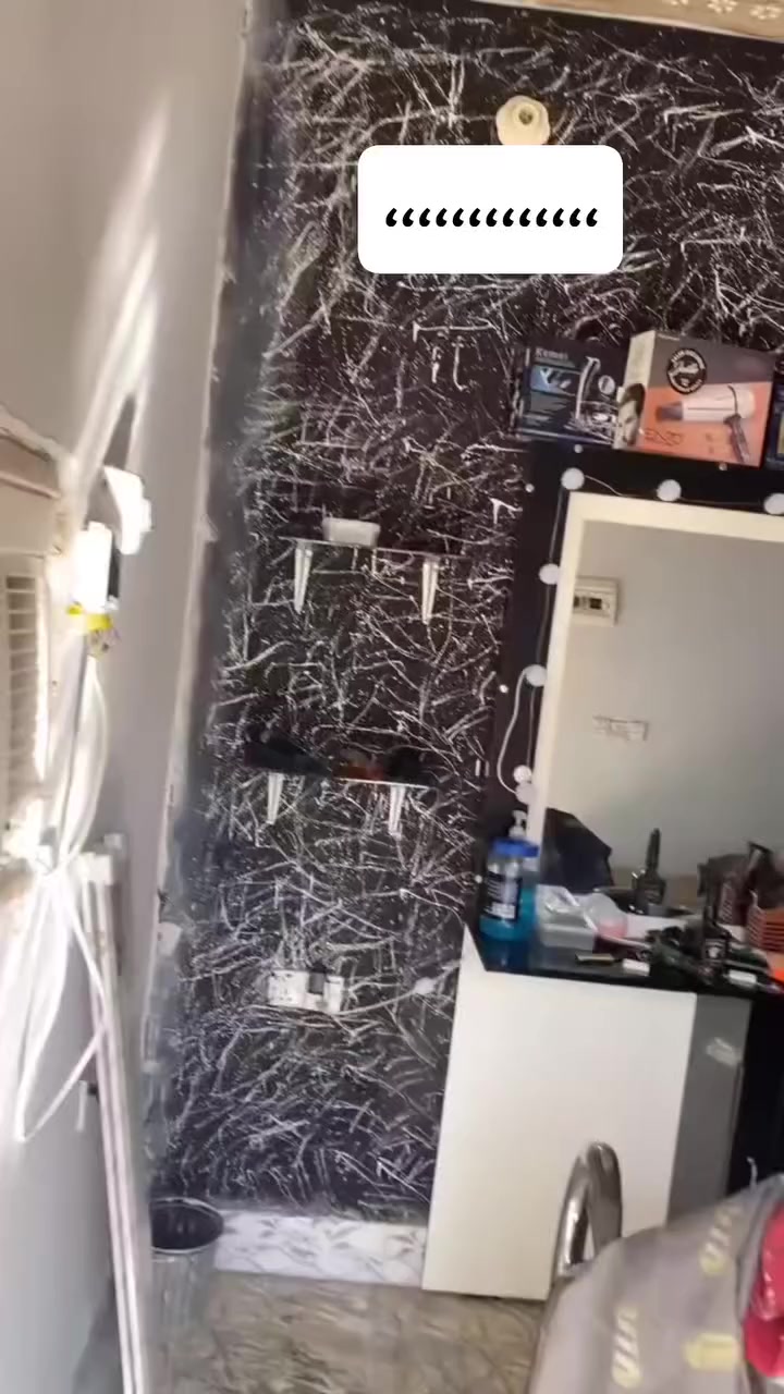 رسلام عليكم شباب هاي مميزين مرايه أو كرسي لبيع مكاني بغداد زعفرانيه خابرني ونتراهم ع سعر جدد بعدهن والله رقم ***********
