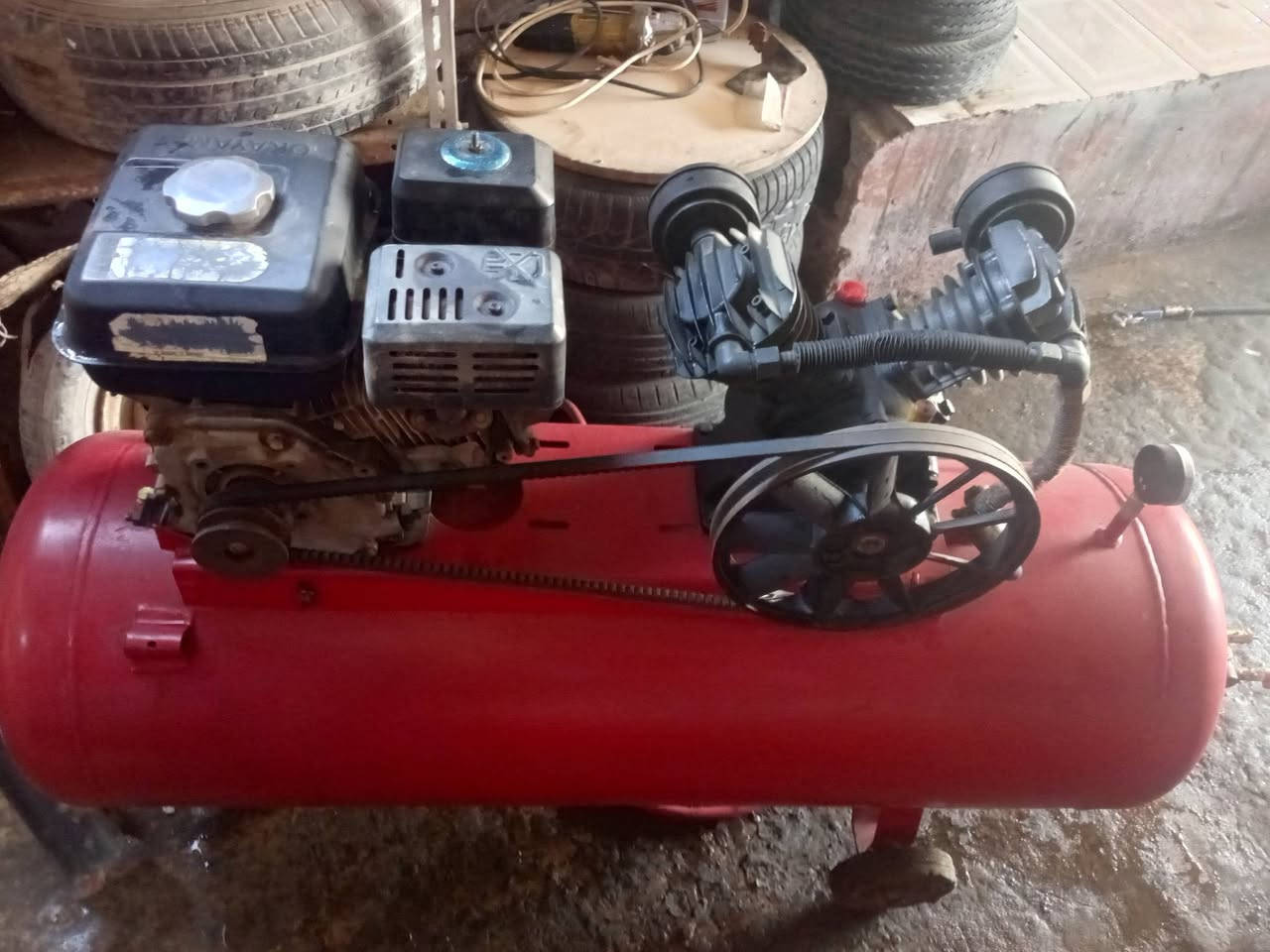 السلام عليكم كمبريسر للبيع نظيف 200لتر محرك بانزين السعر 275 مكاني زعفرانيه ***********
