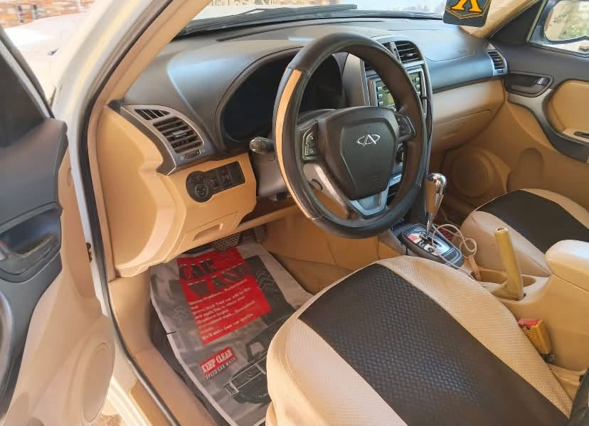 🚗 للبيع: شيري تيجو (Chery Tiggo) موديل 2013 بحالة الوكالة! 🚗
لكل الي يدور على سيارة عائلية، نظيفة، واقتصادية.. السيارة جديدة بعدها بحالة الوكالة وجاهزة للتشغيل والترخيص فوراً بدون أي مصاريف.
📌 المواصفات والميزات:
 الموديل: شيري تيجو 2013.
 الوضع العام: السيارة بحالة ممتازة جداً (جديدة وكالة) ومحافظ عليها بشكل كامل.
 المميزات والإضافات:
 مجهزة بـ حساسات خلفية للمساعدة في الركن وتفادي العقبات.
 نظام تبريد وتدفئة ممتاز.
 داخلية واسعة ومريحة جداً للعوائل.
 محرك نشط واقتصادي جداً في استهلاك الوقود.
💰 السعر وتفاصيل الاتصال:
 السعر: 45 ورقة (وبيها مجال بسيط جداً للشراي الجاد).
 الموقع: ديالى.
 رقم الهاتف للتواصل والاستفسار: ***********
