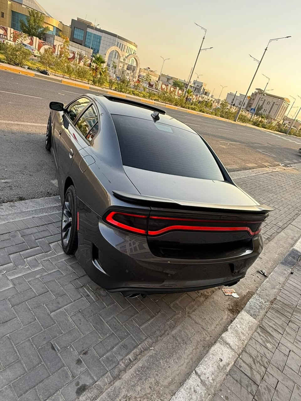 سلام عليكم دوج جارجر سكات باك فول مواصفات رادار امامي وخلفي وجانبي مديل سياره2023 ماشيه 10 الف حادث من امريكا بنيد ودعاميه وهسه صار بيه شخط موجو صورته بل منشور هاذ رقمي ***********سيارة بدون رقم
