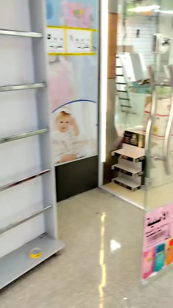 تصفية محل بانسب الاسعار 
للبيع شاشة اعلان خارجية حجم كبير مترين ونصف
 مع البرماج كامل يعني تكتر تغير الكتابة بكيفك
مكاني كركوك لاستفسار
 ***********
 او مراسلة الخاص
