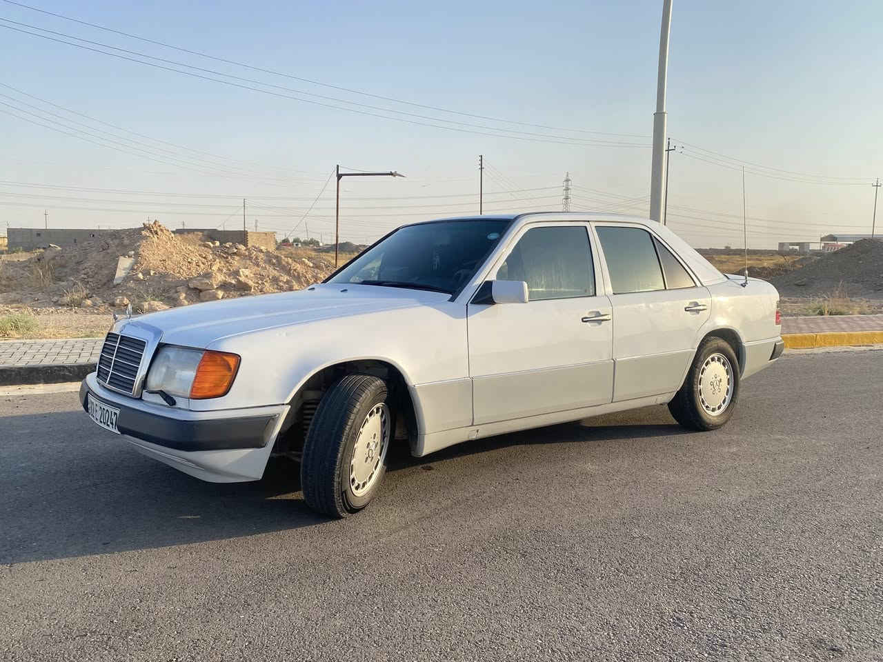 للبيع أو المراوس حسب القناعة
مارسدس دب 300 
السعر 57وبيها بسيط 
موديل 87 محدث 92
محرك بطه 2500 جديد 
 كير جديد 
تبريد ثلج 
سنوية لل28 
تخم تاير 
حداديه جديدهہّ 
شاشه
قواعد دبلات وحده بيها تعمير  
مكان السياره سامراء 
الاتصال على الرقم ‭ ‭ ‭0772 305 4947‬
