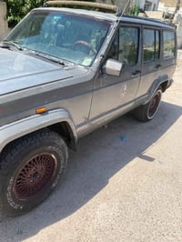 بيعه سريعه مكينه جديده  جيب شيروكي موديل ٩٢مشكله بل بك فقط دبلات عاليه...