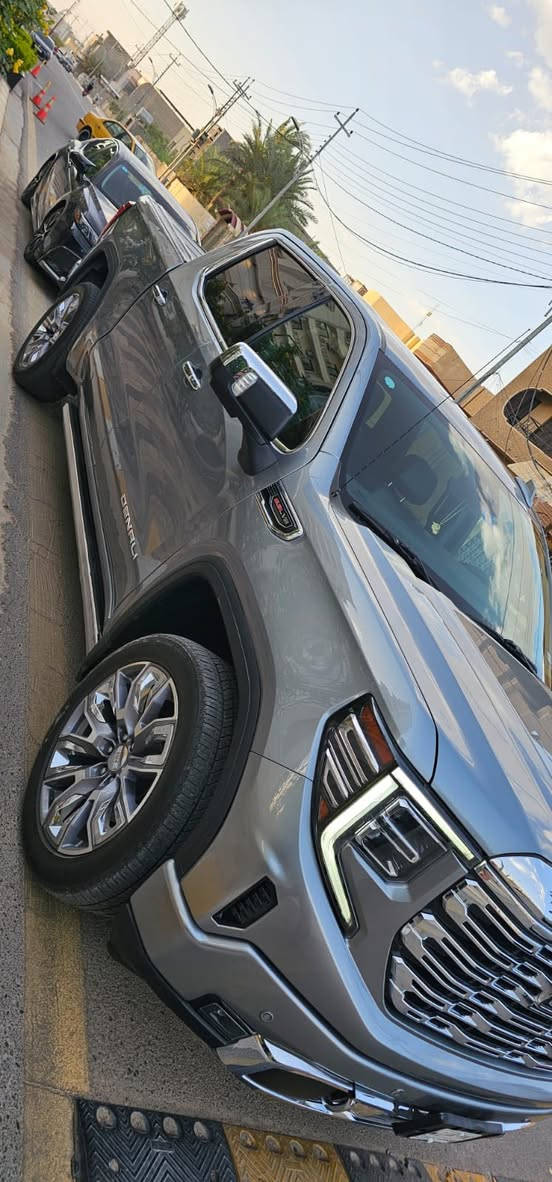 السلام عليكم للبيع او مراوس حسب الرغبة
جي ام سي سييرا دنالي 2023 (GMC Sierra Denali)

محرك V8 6200
حادث بدي (خلفي) 
بدون دواخل
ممشى 27 الف كيلو وقابل للزيادة 
تترقم كل المحافظات بأستثناء الاقليم 
رقم الشاصي مرفق بالمنشور 
السعر المطلوب 48 الف دولار وبيها مجال
للأستفسار الاتصال 
***********
