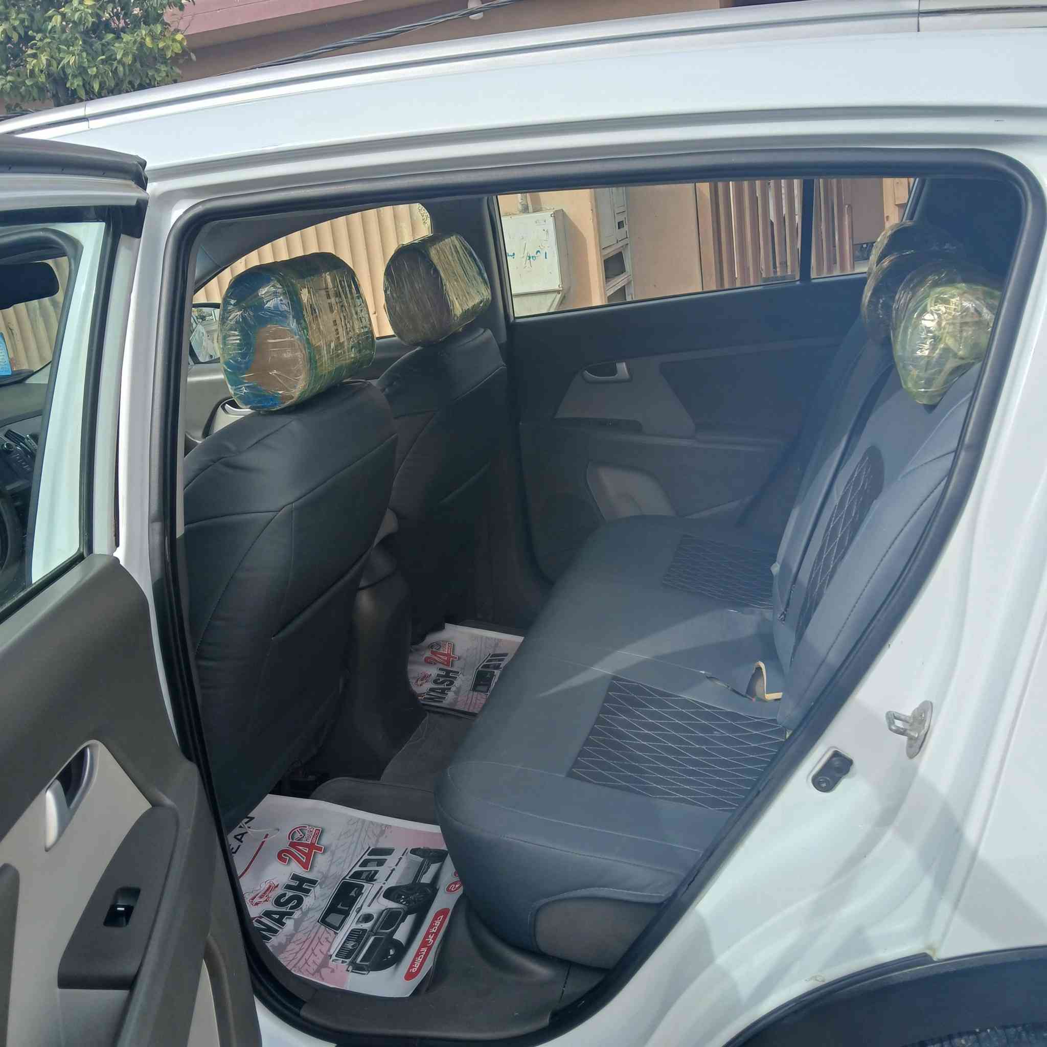 من رخه الادمن سيارة اسبورتج مودل 14مكينه الفين واربع ميه دوش رقم بغداد مشروع وطني بيه رش بابين بدون دواخل جهه السايق السعر ١٤٣بيه مجال بعد المعاينه للتواصل ***********
