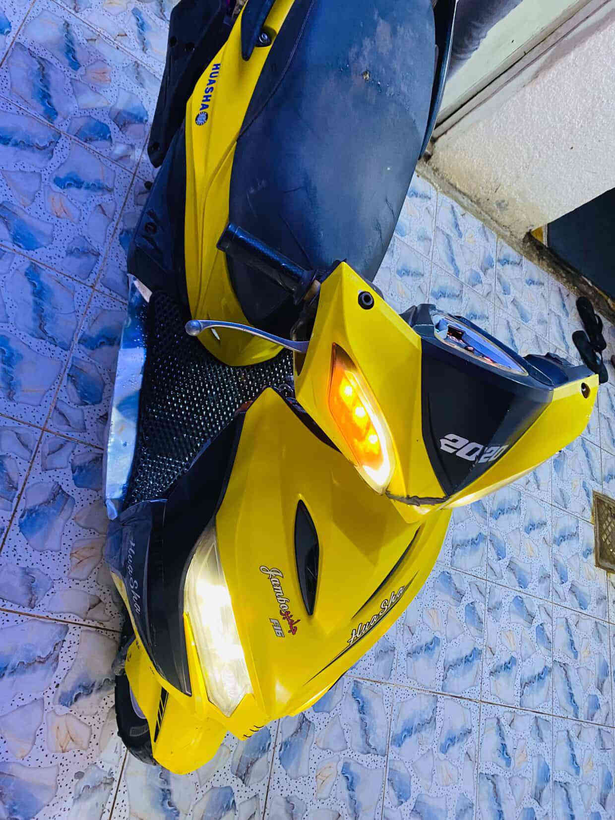 السلام عليكم 
سكنس جامبو موديل 2020 
محرك ماكس عدله بوشه 55 سرعه ومعدل 🧨 
عليه تزويد اقرا 💸💸
بوشه وبستم 55 😁
صالنصه FM طلق + بك فاير دكمه عمل تشغيل واطفاء + صوت رعب وبيه كاتم 🇱🇷🇱🇷
ويل رياضي لون ابيض وتايرات جدد وكصب جدد 🇬🇭🇬🇭 
كابريته اصليه شرط ام الضمان 
لا تئخير ولا صرف  
باتري وشخاطه وبلك وصوندات البانزين والهوة كله جدد
الكهربائيات كله شغاله ومابيه اي عطل يعني سلف هندر وبعد اكو هواي اشياء ماذاكرهن مكاني حله 
السعر 375 
***********
