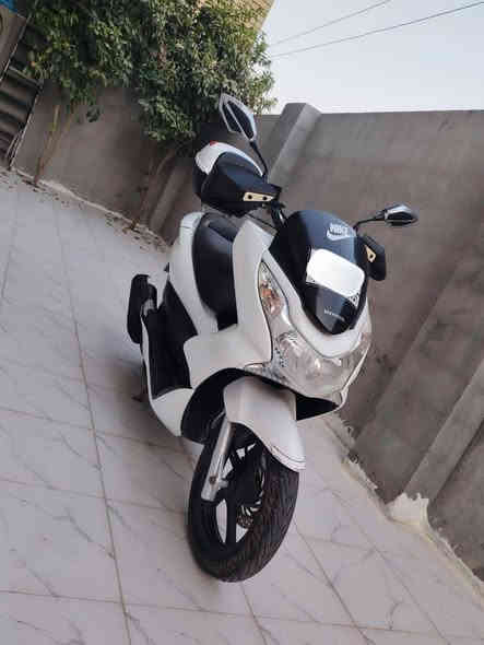 PCX جيل اول  ياباني حساس ازدحام  ستان حساس  تدفئه  يدات  لايت  زنون اشاره  ليد تايرات جدد  عدت الشركة  وسويجات ثنين بلاديه  الدراجه مناقصهه لو برغي مرقم وكامل ثاني يوم تحويل   ***********
