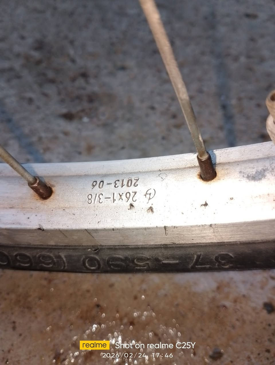 متاح بايسكل حليمه حجم 27 موديل 2013 كله شغال ويل الوراء اسم طسه بي السعر 85 وبي مجال للشراي اتصل على الرقم ***********
