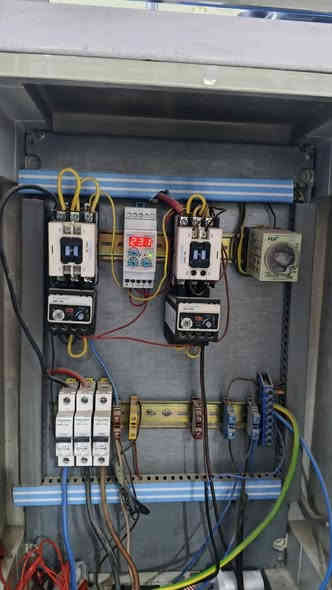 السلام عليكم محطه ام المتر انتاج الف لتر بساعه ماطورات إيطالي بورد هونداي شاصي حديد  نظيف  السعر ٣ ملايين  وبيها  مجال العنوان واسط الصويره طريق المطار للاستفسار ***********
