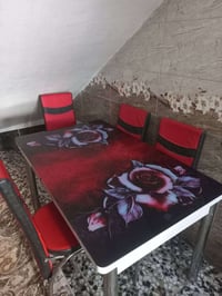 عندي ميز طعام للبيع ٦كراسي جديد السعر ١٠٠ بي مجال قليل 07716888009 الع...