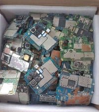 شراء جميع البوردات التالفه من ذاكره 32 وفوك التواصل خاص او اتصل 077193...