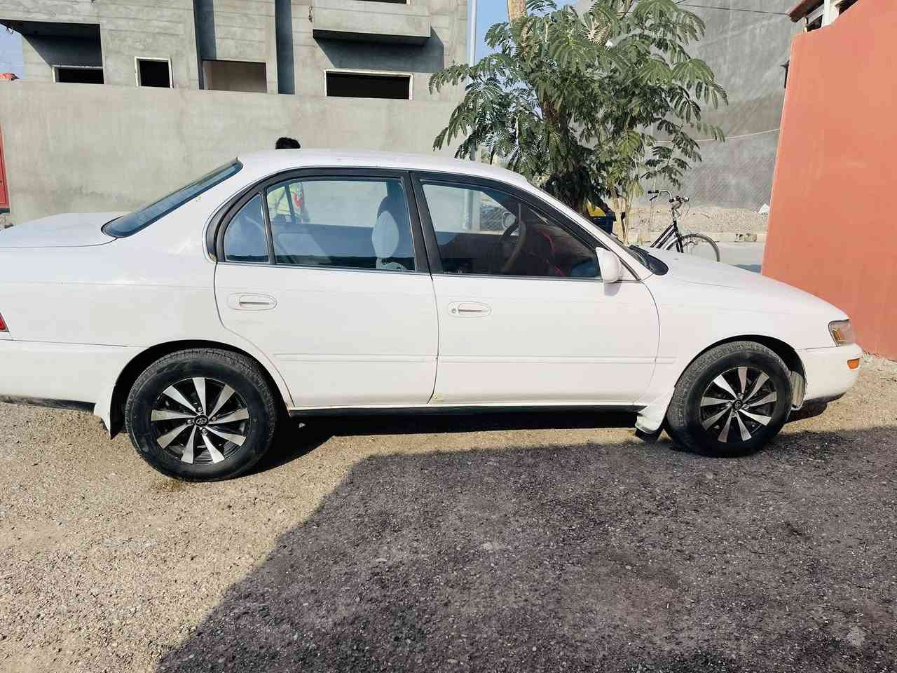 السلام عليكم /كورلا موديل 93 رقم بغداد بسمي سنوية وهزة جدد سيارة مكفولة كفالة عامة من الصبغ والضربة على وضع الشركة كلشي شغال سيارة مابيهة اي نقص تبريد تدفئة صدر جديد مكان ديالى شهربان سعر 63 رقم الهاتف ***********
