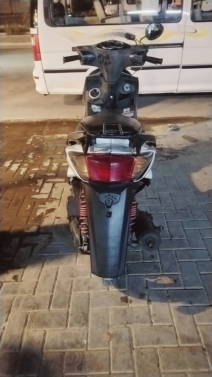 سلام عليكم
دراجه سكنس فحل كابريتر دراجه شغاله سلف و هندر و كهربائيات و الدراجه اي نقص ما بيها دراجه شلعه و معدل و مكينه بلاديه  السعر550 و بيها مجال مكاني بغداد البياع شارع الظغط
الرقم ***********
