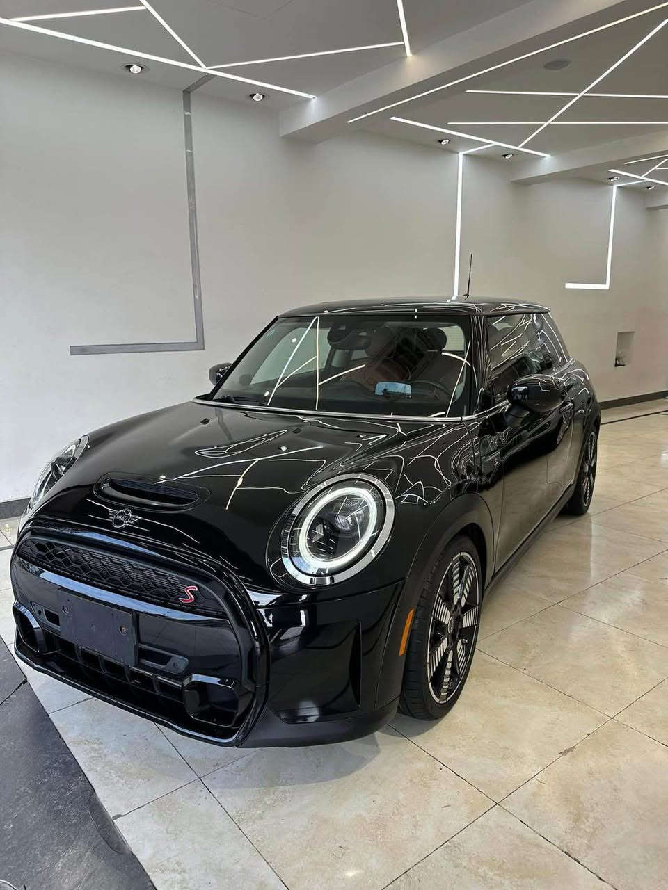 السياره 2022 s اصل 
السياره  داتا شو قليلات يجن ٣ شاشات 
السياره 2000 تون تيربو 
ماشيه 43 الف كيلو 
السياره بريكات وصدر هلاسبوع مبدلهن جديدات واصليه حته درايم شفت مال ستيرن جديد 
السياره بيه ملاحظه بالباب مال سايق يحتاجله كارت وتعديل  على البارد لا صبغ ولا شي 
السياره كامله مكمله تدفئه كشنات 
تدفئه ستيرن 
تحديد مسار 
رادار
حساسات 360 
بنوراما السياره 
السياره رايده  160 ورقه وبيه مجال بسيط 
مكانه بغداد القادسيه 
السياره رقم بغداد بأسمي رقم جديد 
*********** بغداد, العراق
