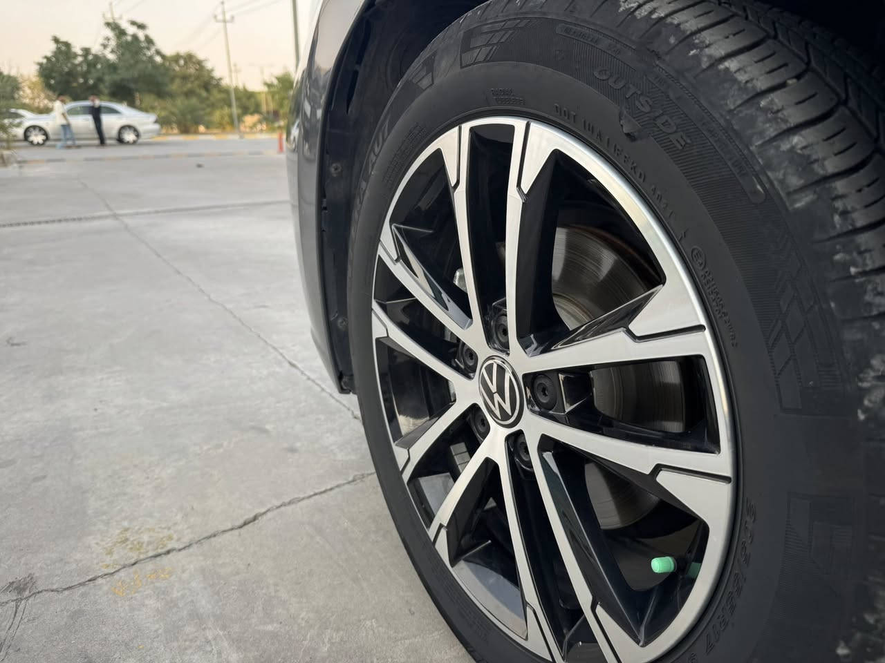 السلام عليكم
جيتا 2023 🇩🇪
محرك 1.5T 

وارد #كندي 
مواصفات فول

ماشي ٣٧ الف فقط 
🔹فقط بونيد صبغ (ضرر سطحي)
🔹ئيرباك: فقط ستيرن و بشرط بيلادي 
🔹بجم كبس يعني راديتر و الدعاميات بلادي ❗️

⛔️مواصفات 

بانوراما 
شاشة جبيرة 
شاشه لمس مع الإشارة باليد 
كوشين و ايضاً ستيرن هيتر
داخل ليد بلادي
شحن مع كاربلاي واير ليس 
رادار ٣٦٠ درجة 
قيادة ذاتية (تيسلا)
رادار تحديد المسار
أربع أنظمة قيادة (eco +normal+sprot+snow)

مع مواصفات اخري …

بشرط بدون مصرف
والسيارة مال بيت 
باسمي حتي ٢٠٢٩

شراي يخابر و خاطرة مايكون إلا الطيب 

للمعلومات او اي استفسار         
 واتس اب ***********
