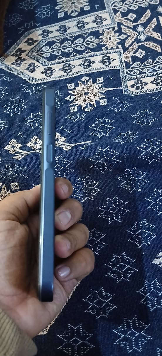 السلام عليكم 
تليفون للبيع 
النوع a25 
ذاكرة 125 كيكا
الشاشة جهاز امبدلة 
وسماعة امبدلة 
السعر 75 الف وبيه مجال 
المكان بغداد الشعلة 
رقم الهاتف ***********
