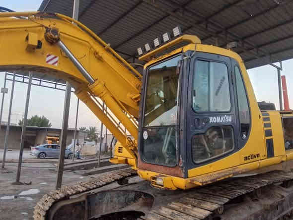 حفاره كوماتسو داش 6 موديل 2000
رقم اربيل محرك مجفت جديد هودرليك ماملعوب بي امئسسه نقار 9 رولات جب زراعي حفاره جاهزه الشغل  مكانها...الرمادي...للاستفسار ***********
