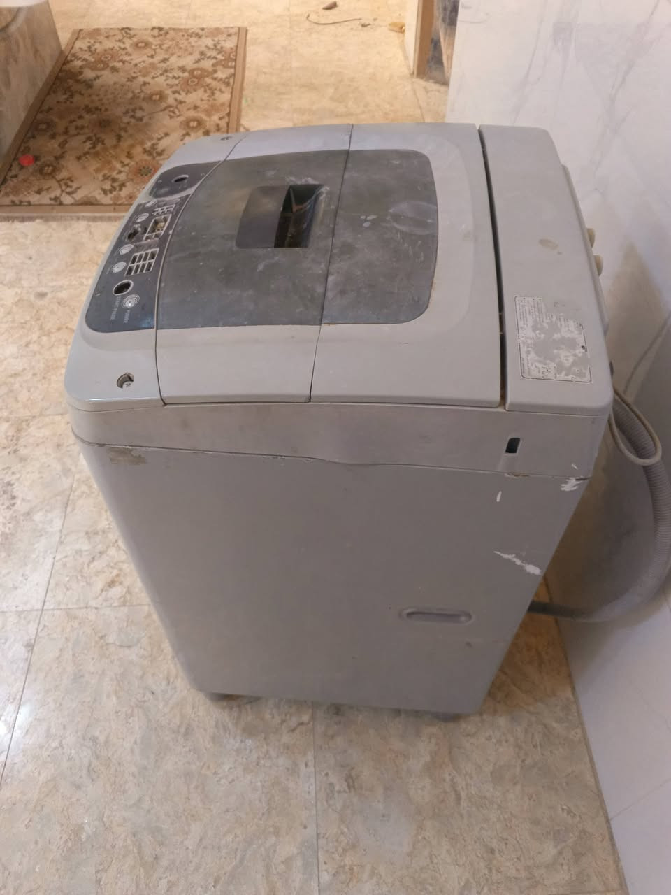 السلام عليكم غساله LG..10.5كيلو للبيع عاطله عاطله .***********
