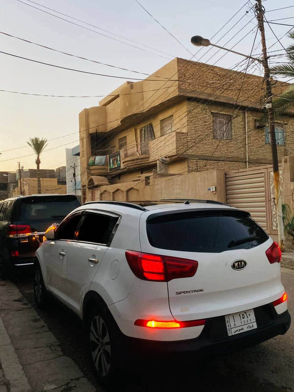 كيه سبورتج خليجي
موديل ٢٠١١
فول موصفات 
بانورما 
داخل جلد 
مكينه دوش 
بصمه 
كير مكينه خير من الله 
تبريد ثلج 
السياره خير من الله 
رقم كربلاء حلو ومميز  1560
بيه صبغ شبر بجاملغ لأمامي 
مكاني كربلاء 
سعر ١٢٧وبيه مجال 
***********
