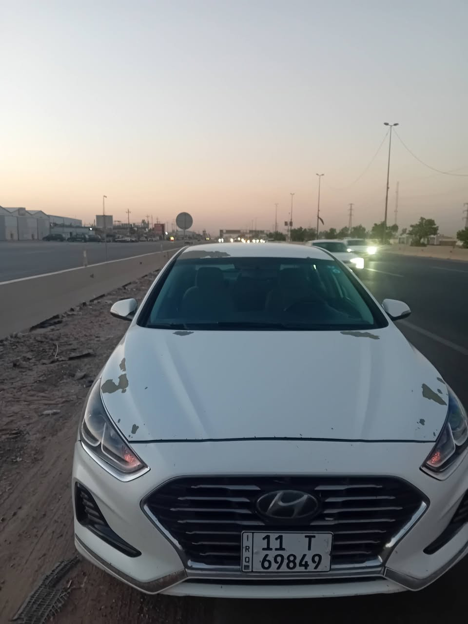 السلام عليكم 
سوناتا موديل 18بيها تقشير بصبغ 
وارد  بيها مكانات صبغ بدون ضربه
سبب تقشير 
السعر 105وبيها مجال 
***********
