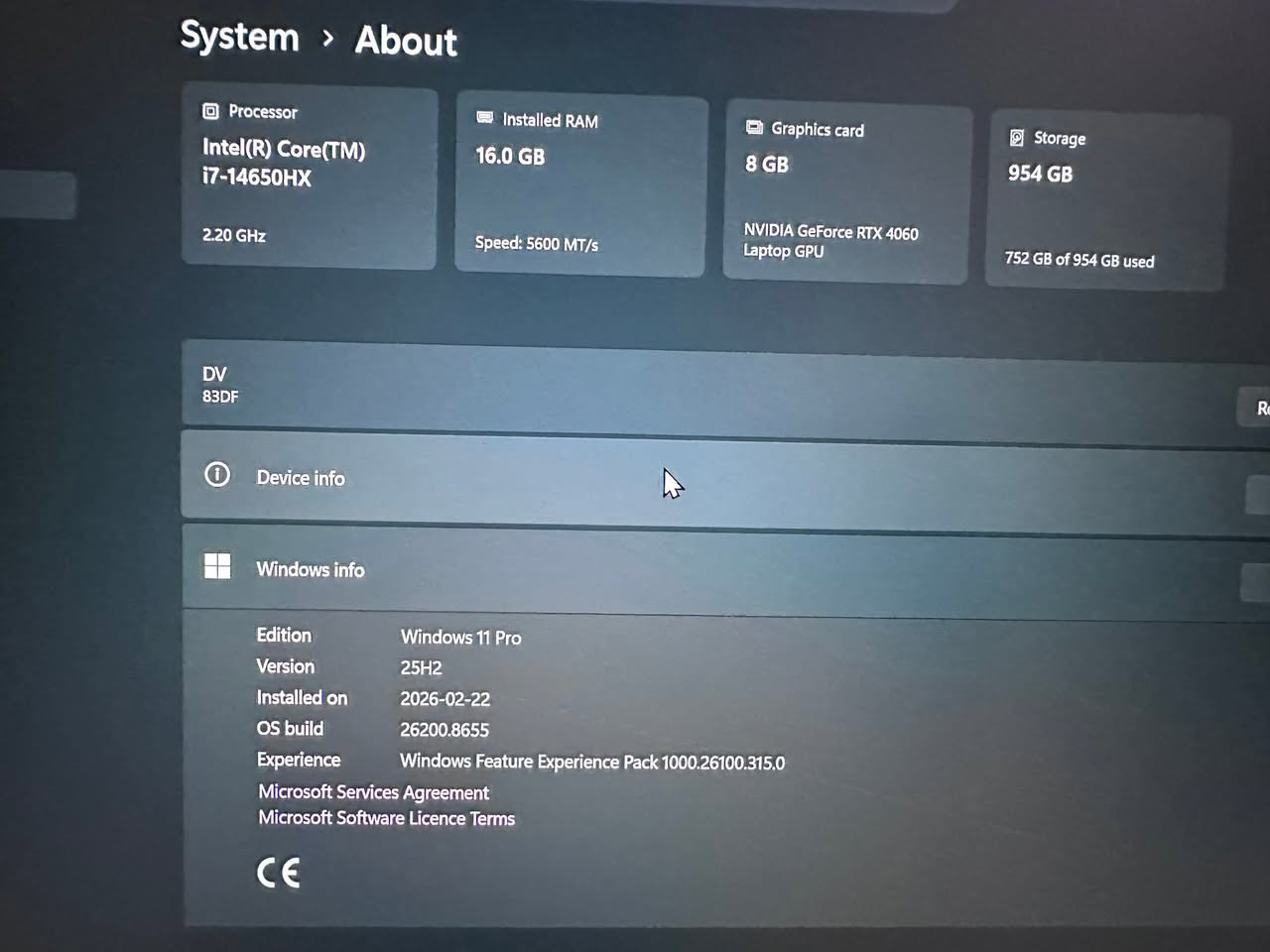 🔥 Lenovo Legion Pro 5 – أداء قوي للألعاب، المونتاج، والتصميم 🔥

✅ المواصفات:

شاشة 16 إنش بدقة عالية
معدل تحديث 240Hz (سلاسة ممتازة للألعاب)
كرت شاشة RTX 4060
 معالج Intel Core i7-14650HX
رام 16GB
التخزين SSD 1TB
 شاحن 300W ينطي الجهاز كامل أداء كرت الشاشة والمعالج
نظام التشغيل Windows 11 Pro أصلي ومفعل

✨ الحالة: مستعمل استخدام نظيف جدًا، كما هو موضح بالصور وتگدر فحص الجهاز بالكامل قبل الشراء للتأكد من سلامته.

🎯 مناسب للألعاب، المونتاج، التصميم، البرمجة، والدراسة.

💰 السعر: 1,950,000 دينار عراقي فقط.
📩 للاستفسار أو التواصل، راسلني على الخاص.


**إذا كنت صاحب هذا الإعلان وتريد حذفه لأي سبب، رجاءا أرسل رسالة إلى الدعم الفني**