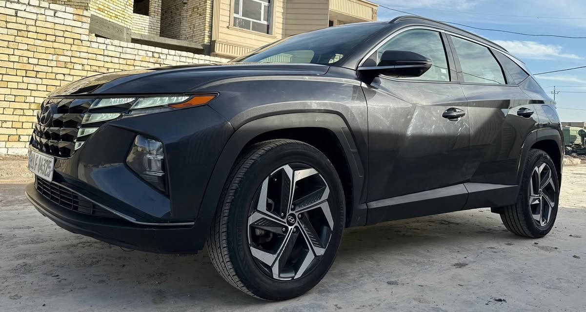 السلام عليكم  اتصل***********
هيونداي توسان لون فيراني موديل 2023 لمتد VIP وارد امريكي  محرك 2500 رقم بغداد سيارة رياضي
فووول مواصفات 6 كاميرات
        (.   40  الف.ميل ) 
الحادث كما موضح بصوره فقط :بنيد +جاملخ+باب السايق
بدون دواخل 

المواصفات:
- تتقدم وتترجع بالبصمه
- كاميرات محيطيه عدد 4
- كشنات جلد اسود
- كشنات اماميه كهرباء 
- كشنات اماميه تبريد وتدفئه
- كشنات خلفيه تدفئه
- خزن كشنات memory 
- تدفئة ستيرن
- حساسات اماميه
- حساسات خلفيه
- بصمه
- بانوراما
- تشغيل عن بعد 
- فور ويل 4X4 H-Trac
- لايتات زينون و LED
- رادارات جانبيه Blind Spots
- رادار امامي تحديد مسار ومانع تصادم
- سستم صوت BOSE
- شاحن واير لس
- شاشه كبيره
- دشبول ايباد
- قطعتين تبريد 
- ايقاف ذاتي اوتو ستوب
- اوتو هولد 
- نظام نزول منحدرات
