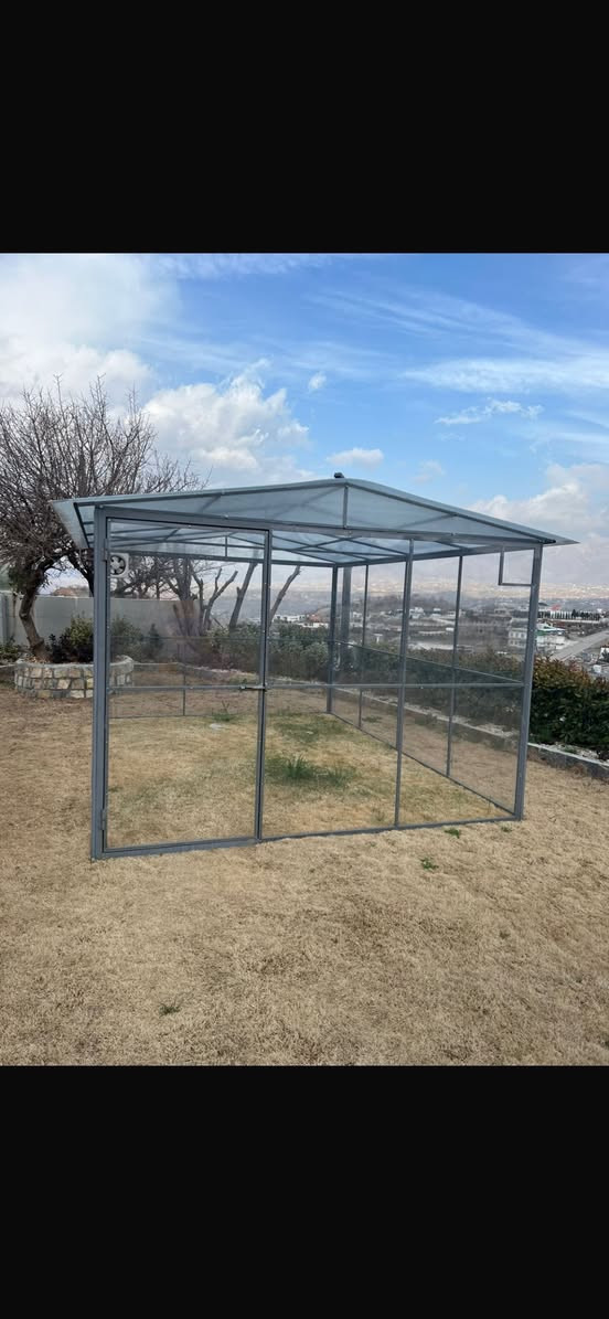 ژوريكى  ئاسنوپلاستيك ى ئاوى شوشه ى  قياسى ٣مه تر به ٤مه تر شتيكى زورشازو جوان بو هه موشتيك ده گونجيت  به تايبه تى بوناو باخ له سليمانى
ژ.م ***********
