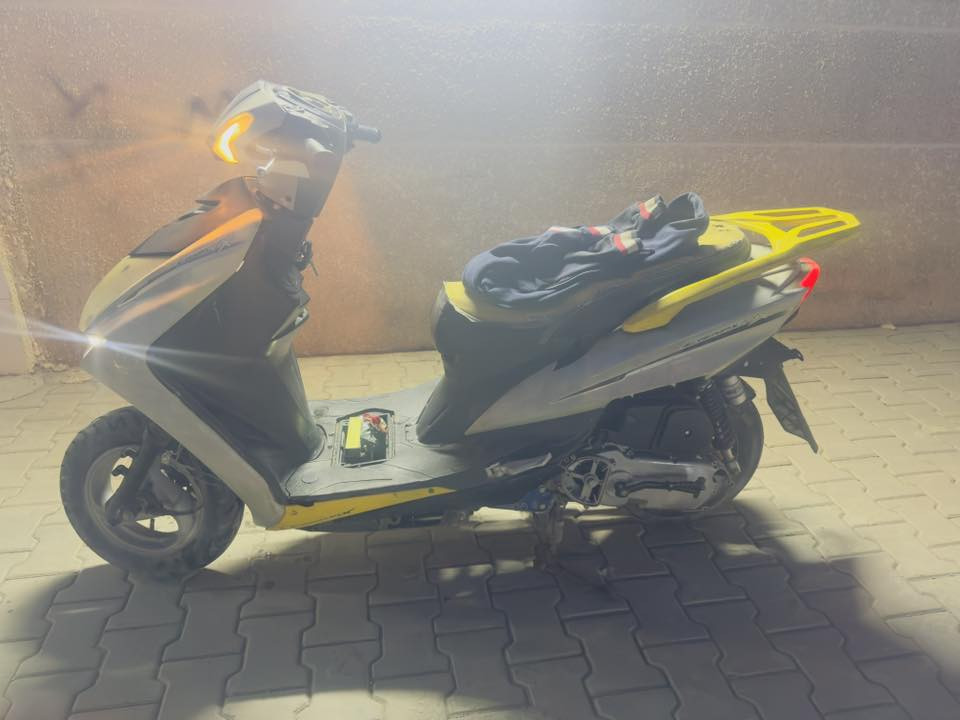 دراجه نوع سكنس محرك كفاله انطيك بي بس شوي الدرع تعبان نكره وحده بكل وقت  ب300 وبيها مجال  *********** 🤎
