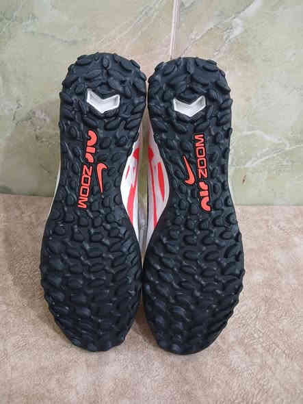 حذاء رياضي  سعره 15معا التوصيل رقم الحجز ***********
