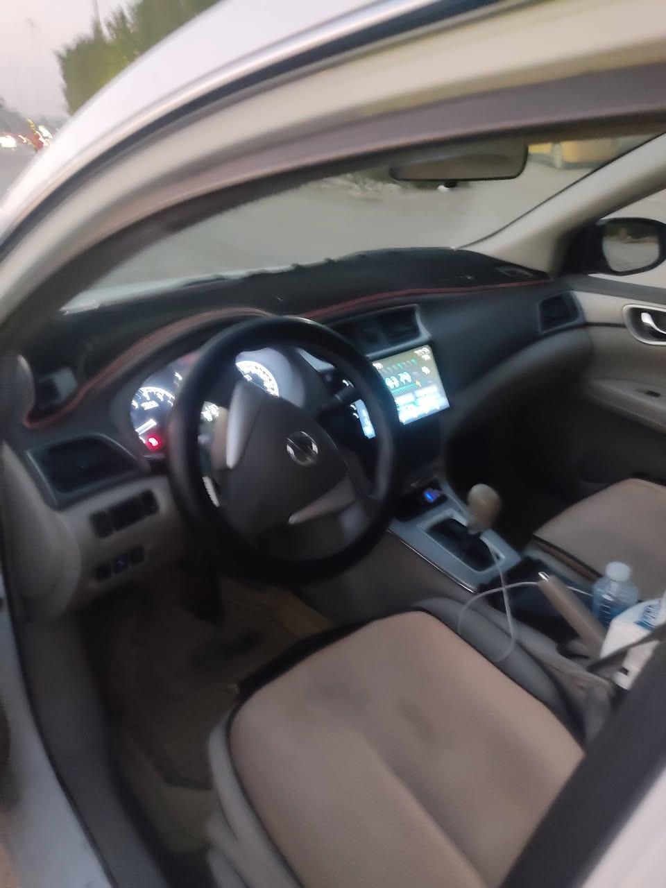 نيسان سنترا خليجي موديل 2018 بدون حادث فقط الجاملغ الخلفي طخه صغيرة ومصلح ومصبوغ  وبقية السيارة مكفوله مكان السيارة بغداد بيع او مراوس حسب القناعه مطلوب 110 للاتصال ***********
