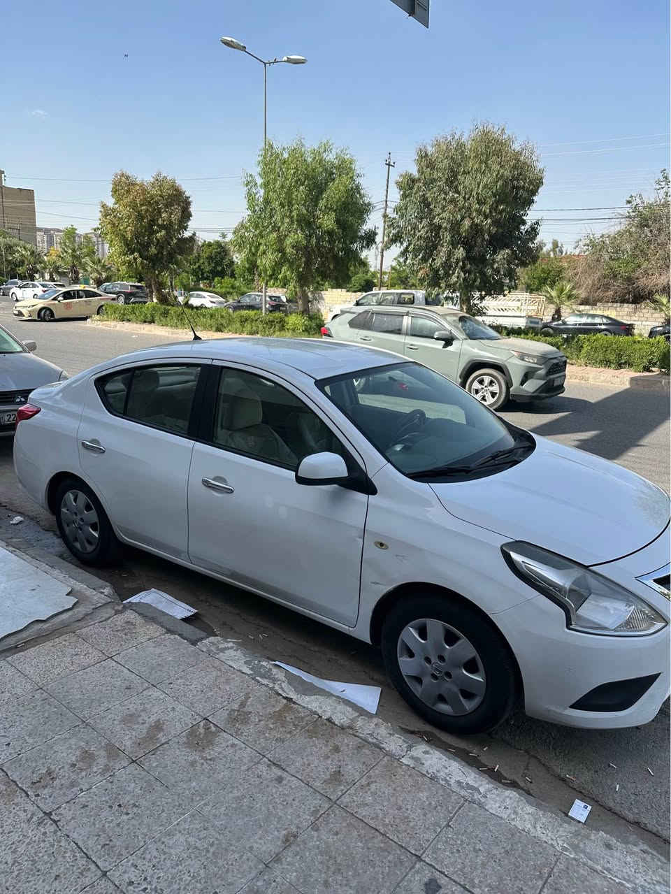 نيسان صني ٢٠٢٢ قطعه صبغ فقط بدون دواخل وبيها تعديلات بارد السونر موجود رقم سنويه جديد تايرات طخم جديد كير محرك شرط شاشه ايباد سعر ١١٤ شويه مجال مكان اربيل  *********** أربيل, العراق
