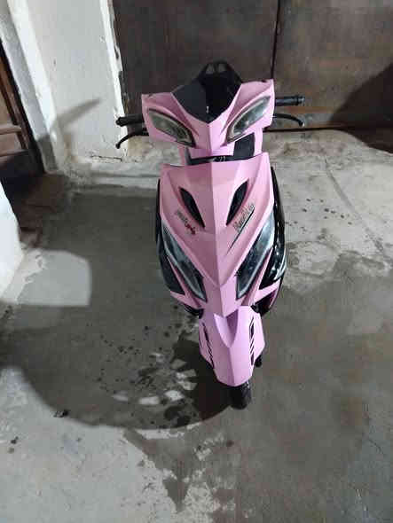 سلام عليكم دراجه للبيع مكينه مامفتوحه كهربائياته كله شغله ومحتاج واريد ابيعها سعر 350 وبيها مجال مكاني البصره الزبير رقم الهاتف،***********  موجود بي واتساب
