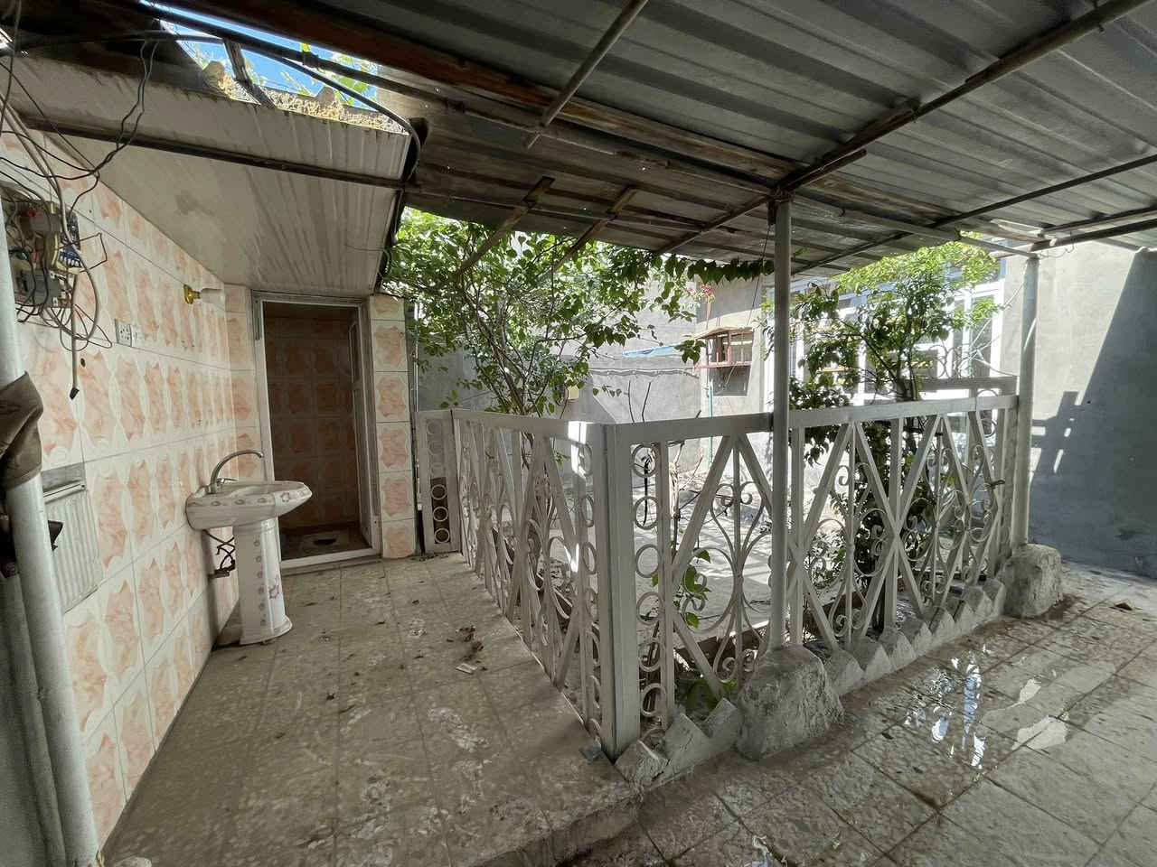 اليجار                     بيت ١٥٠ مترالبلديات المضمار العابد خلف مدرسه عاىشه.     ***********طابق واحد
