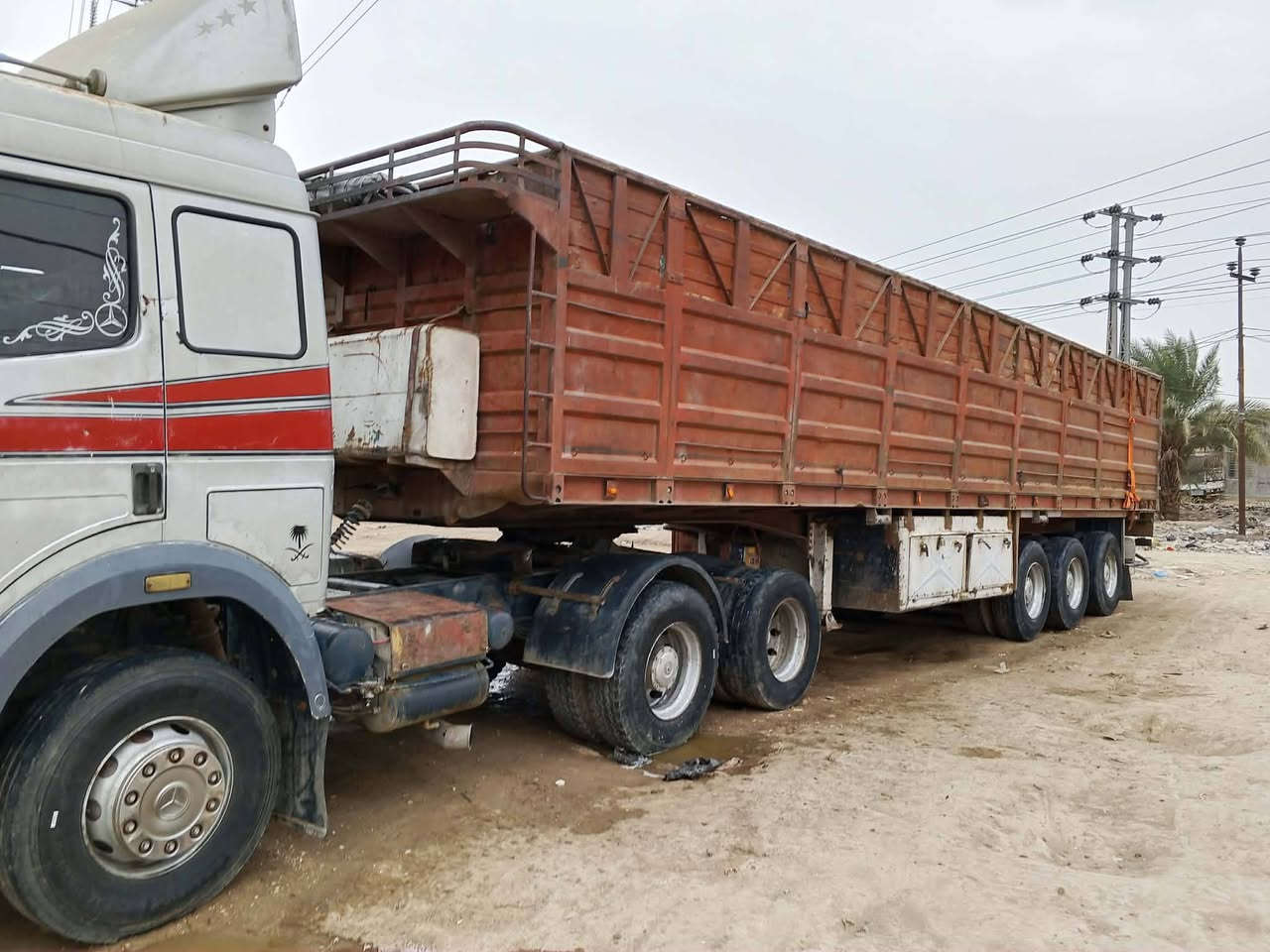 السلام عليكم سيارة كرواتي للبيع سنكل موديل 93 كير كهرب محور فيتيز حجم 48 سيارة مكفولة سعر 270 الاتصال *********** او ***********
