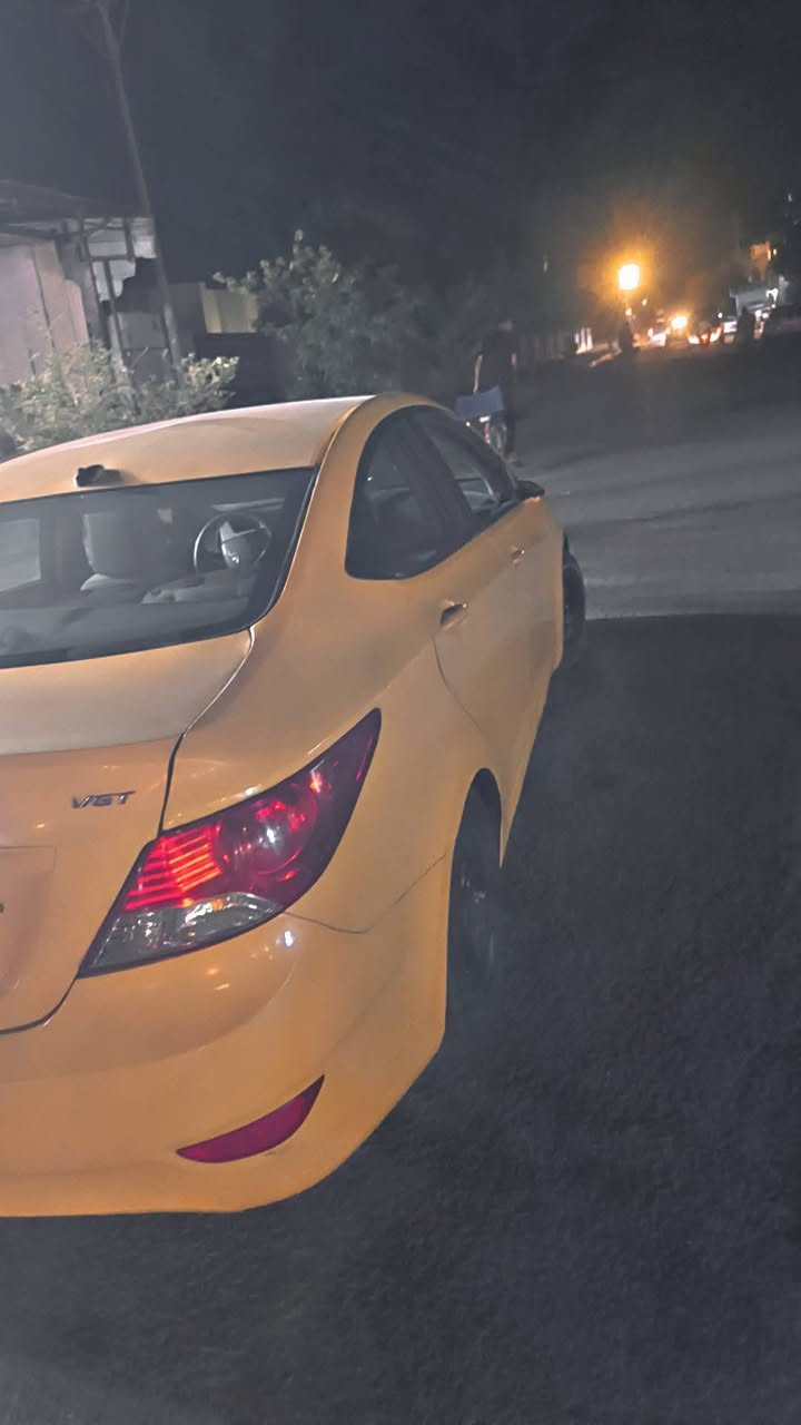 موديل 16مكفوله من الكص بيها ضربه بجملغ الخلفي واصل نص تكمه بامريكه ومعمره مكينه وكير وتبريد بجيس حداديه نص عمر يرادلها ترتيب بس دوشمه والتنته اجلكم الله وصخه يرادلها غسل بدون لوحات بيها ملصق بلجامه مطابق ويه شاصي توام عليها السعر 30وذا مراوس اراوس مكاني بغداد الشعب ***********
