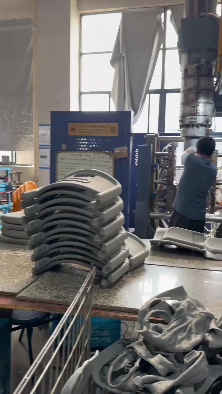 School desk making by source factory  #fyp #schoolfurniture #DepEdPhilippines #DeskAndChair #schoolproject #factory #DeskAndChair #productionline #makingprocess #wanglischoolfurniture #wholesalesupplier


**إذا كنت صاحب هذا الإعلان وتريد حذفه لأي سبب، رجاءا أرسل رسالة إلى الدعم الفني**