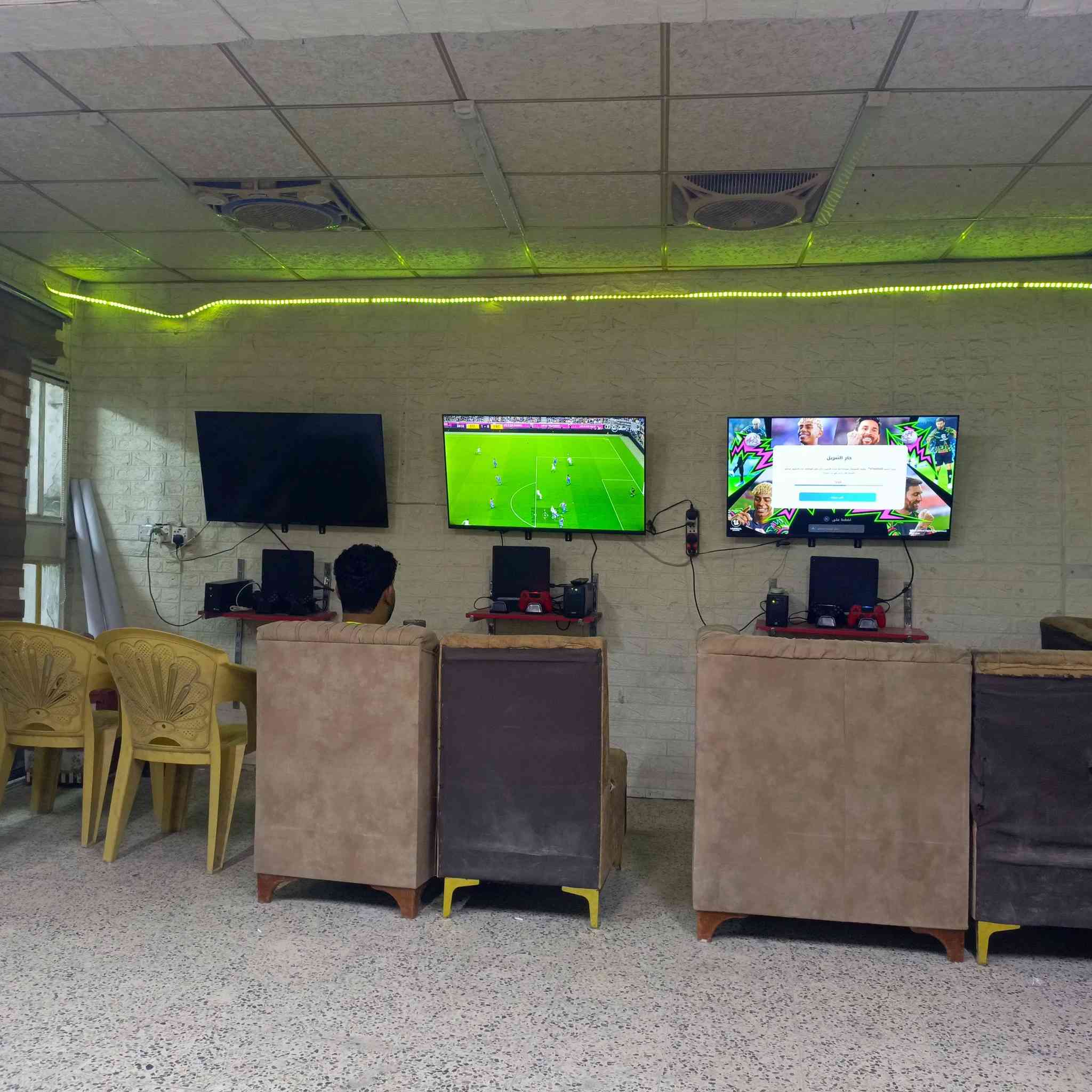 يتوفر بلي 4 عدد 3
1- نظام 9 نظيف مهكر
2- نظام 11 نظيف مهكر 
3- نظام 13.2 غير مهكر 
مع كامل الملحقات جوستك عدد 5 اصلي وعدد 1 تجاري
مع UPS عدد 3 مع مروحيات + شاحنة جوستك عدد 3
مع بلازمات حجم 42 عدد 3 
السعر خاص وجزاكم الله خير


**إذا كنت صاحب هذا الإعلان وتريد حذفه لأي سبب، رجاءا أرسل رسالة إلى الدعم الفني**