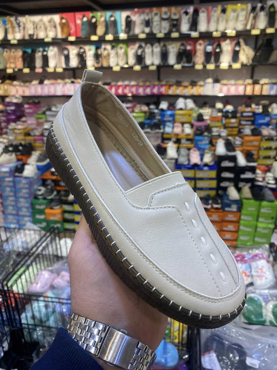 جديد فلات نسائي 
اسفل طبي جلاتيني 
موديل خفيف وكوالتي عالي 
💯💯
ثلاث الوان 
قياسات ٤١/٤٠/٣٩/٣٨/٣٧

⭕ العنوان موصل حي المهندسين مول قوارير
      الطابق الثاني 

⭕يوجد توصيل داخل الموصل 

⭕هاتف ***********

⭕هاتف ***********
