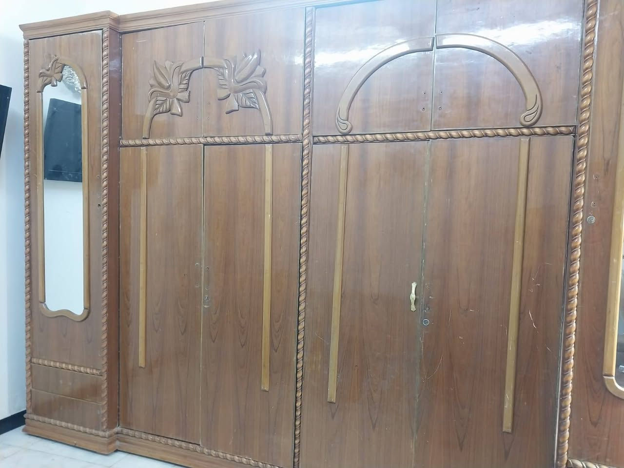 كنتور داخل خارج صاج ست بيبان اربع مجرات مرايتين  400 الف  
***********
