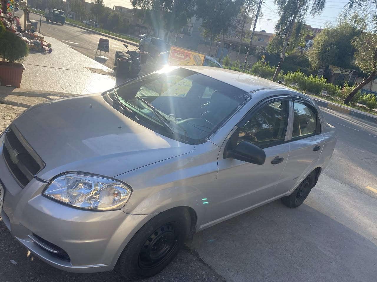 افيو موديل ٢٠٠٩ كوري
كير توماتيك 
قطعتين ونص صبغ 
باب نفر بي بارد
مكينة وكير ممتاز 
بيها اثر شخوط مال بولش خشن بوند وسقف وصندوك
سنوية هزة ساقطة
السعر ٥٨ نهائي
***********
