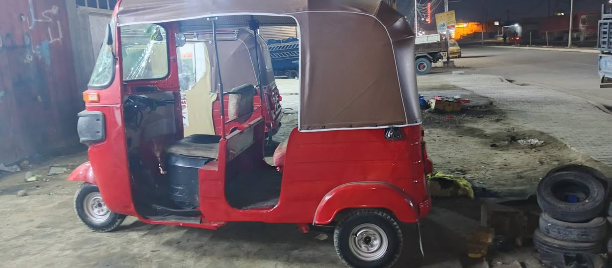 السلام عليكم تكتك 18 مرقم بغداد سعر 4600 وبيها مجال  مصبوغه عام حك جيه مكان حي طارق ‏‏‪***********‬‏
