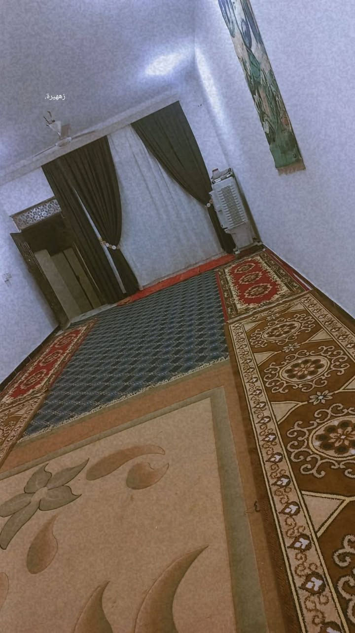 بيع مستعجل 52بي مجال 
بيت البيع طريق السنية عمود 706 جهت الزوار قريب على شارع 70 متر مساحة 300 متر  رقم الهاتف ***********
