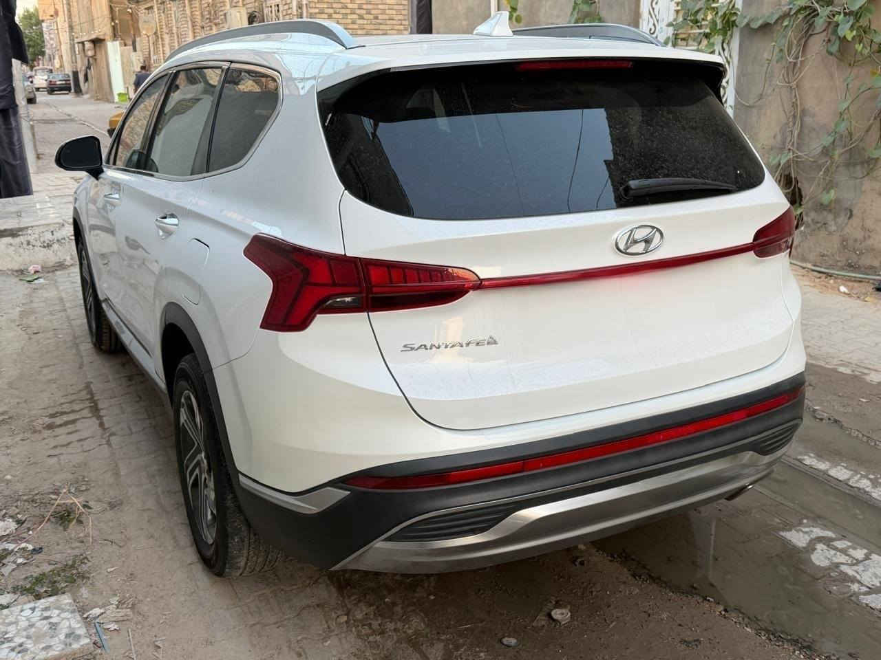للبيع هونداي سنتافي موديل 2022 رقم انكليزي اربيل فول مواصفات ViP محرك 2500 بانوراما ماشيه 35 ميل بيها جاملغ امامي وبنيد بدون دواخل السعر 210 وبيها مجال للاستفسار اتصل *********** مواصفاتها
 بانوراما. 
رادارات جانبيه
. كشنات تدفئه وتبريد. توقف ذاتي. 
جنطه كهرباء.
 محرك 2500.
وبعد بيها مواصفات اخرى
