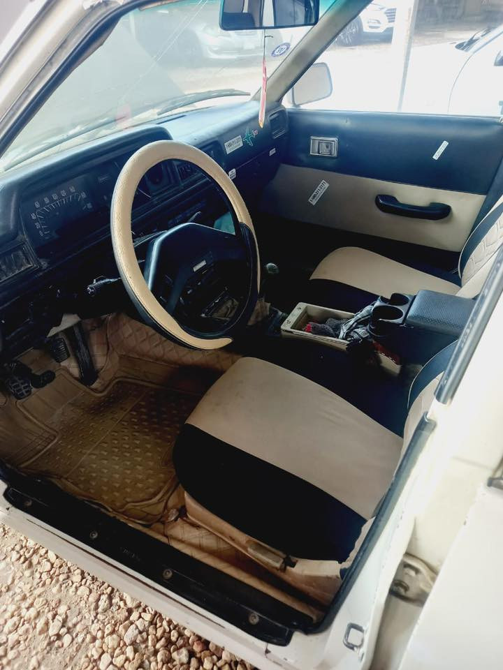 السلام عليكم للبيع كرونه موديل ٨١  رقم بغداد انكليزي سياره مكينه وكير جدد تبريد شغال السعر ٣٧ وبيها مجال مكان بابل الحصوه ***********
