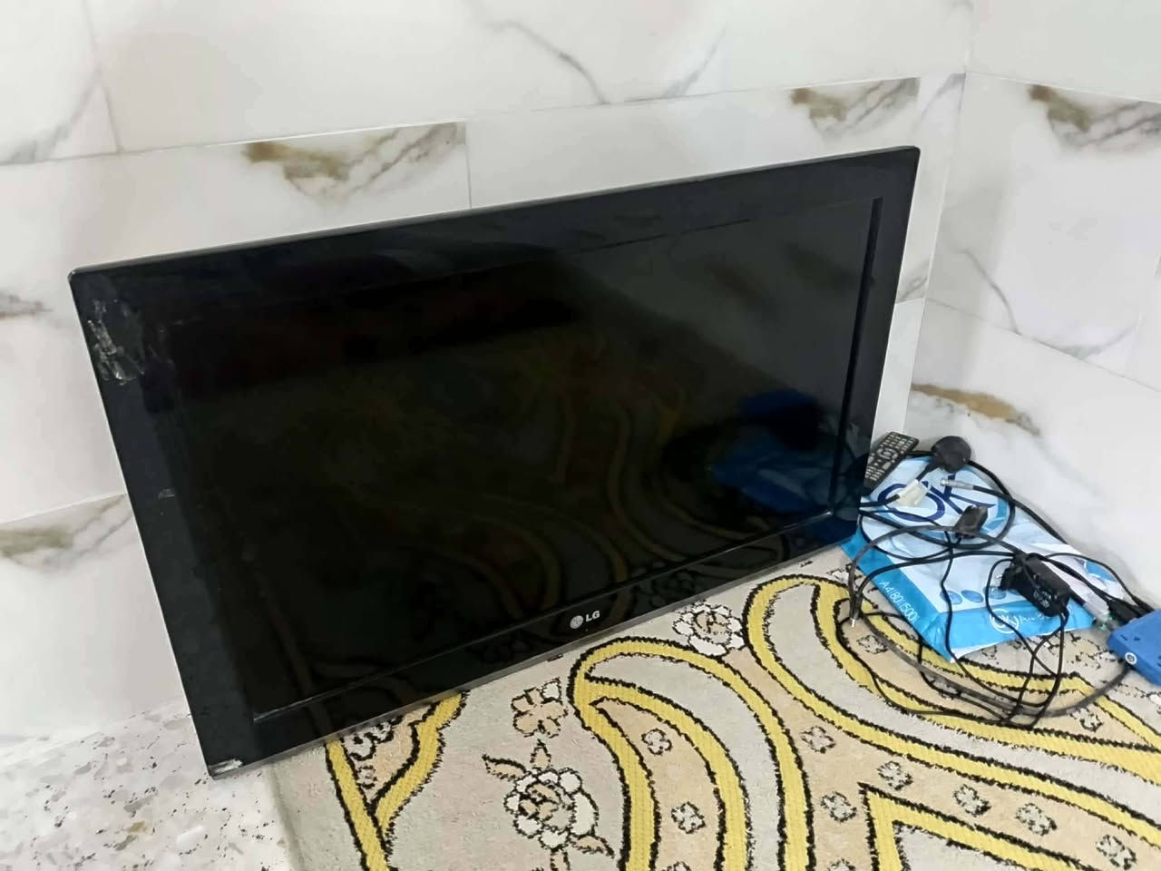 السلام عليكم
عيني 
شاشه للبيع نوعيه LG
دقتها تخبل
وياها ستلايت ابو النت كامله غراضها
سعره 75قفل


**إذا كنت صاحب هذا الإعلان وتريد حذفه لأي سبب، رجاءا أرسل رسالة إلى الدعم الفني**