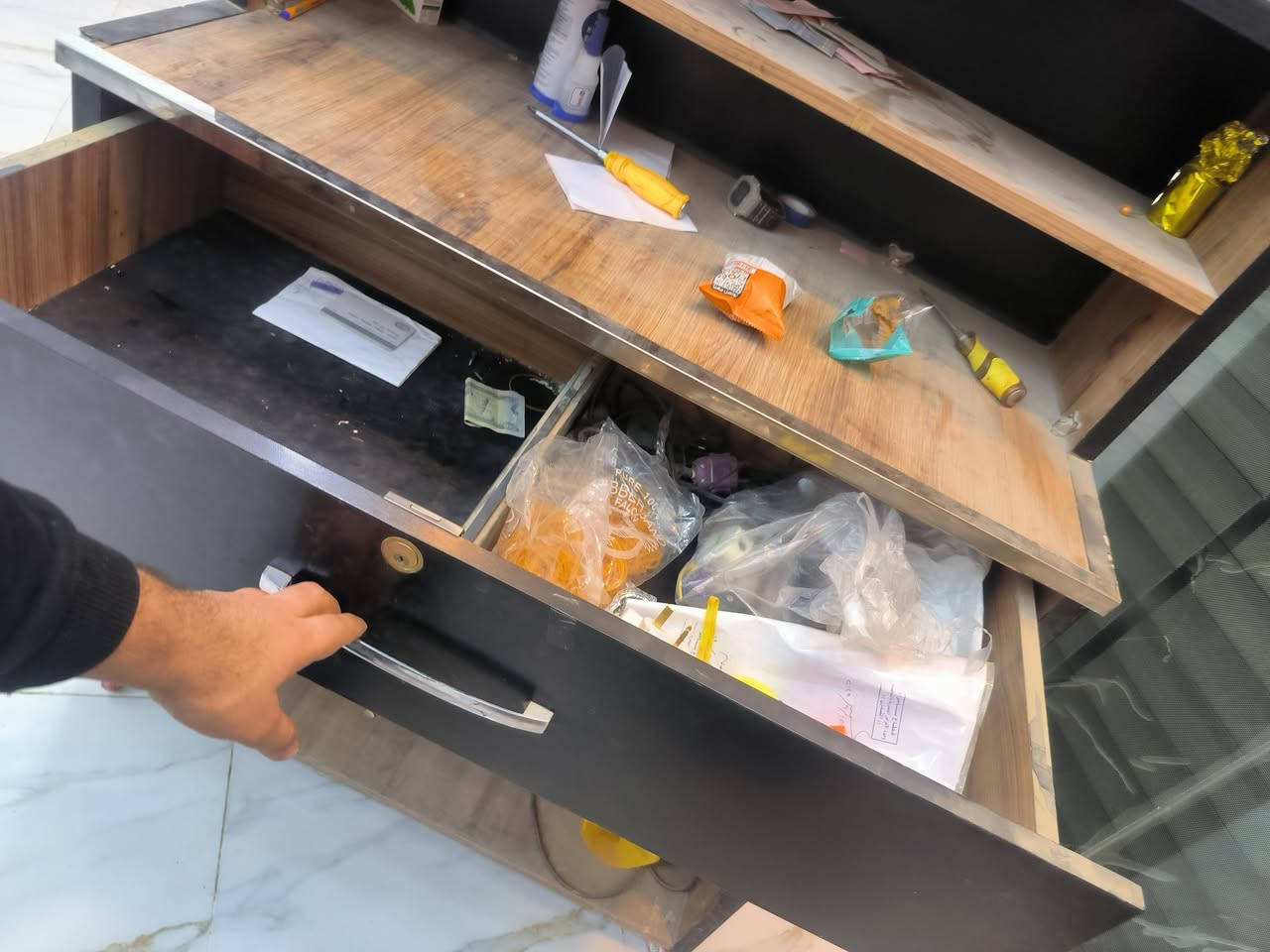 كاشير مطعم او اي شي هوه و كرسي مالته بعد جديد بس تراب علي البيع سعر 85  ***********
