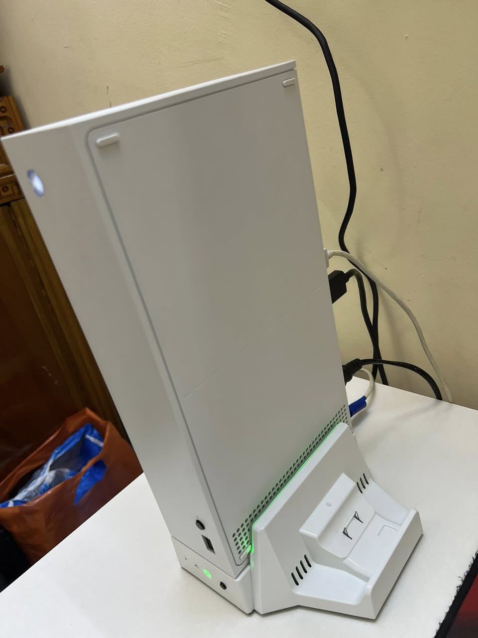 السلام عليكم اكس بوكس سيرس اس  كامل ملحقات وHDMI الأصلي مال جهاز ذاكره 512 جديد لوك ستيكر مامفتوح ولا مصلح نضافه 99 وجوستك مال الجهاز زر RB يعلك ووراها يرجع طبيعي +وفان تبريد يبرد الجهاز ويشحن الجوستك وبطاريه قابله للشحن ايضا مشتريه وجوستك ثانيه اشتريته قبل يومين ب 60اصليه 

سعر الجهاز 385 وبي مجال حك الجيه

سبب البيع : طالب سادس مامتفرغ اله 

مكاني بغداد مدينه الصدر شارع الفلاح قطاع 7

 للاستفسار واتساب فقط : 

+964 770 889 1885
