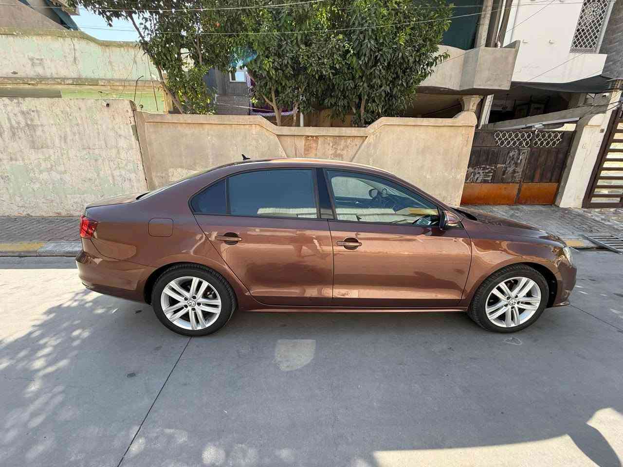 سلام عليكم جيتا للبيع موديل ٢٠١٨ خليجي ٥ سلندر كير محرك بشرط ما مفتوح ماشية كلش قليل ٧٨ الف كم بي بطاقة بانزين شرط تحويل وغرامة فول موصفات سيارة بدون اي نقص سلايت ٢ بصمة  تايرات جديد صبغ جاملغ امامي طرف سايق صبغ فقط بدون دواخل طخة خفيفة كلش  عنوان سيارة كركوك *********** سعر ١٤٠ وبي مجال قليل كركوك, العراق
