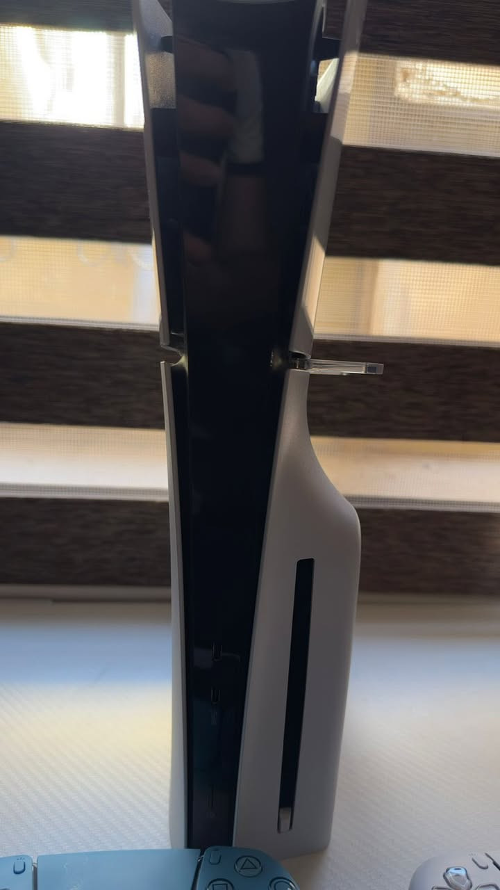السلام عليكم
Ps5 slim digital للبيع(بيه مدخل اقراص)

✅ البلي اخو الجديد مستعمل اقل الشهر
✅ نظيف جدًا وخالي من المشاكل
✅ وياه يدتين أصليات DualSense
✅ وياه لعبتين:

🎮 Resident Evil 2 (RE2)
🎮 The Last of Us

📦 المحتويات كاملة مع الجهاز

الجهاز استخدام خفيف جدًا وحالته ممتازة،

💰 السعر: ٩٥٠ الف 
للاستفسار اكثر مراسلة الصفحة او الاتصال على الرقم :
***********
